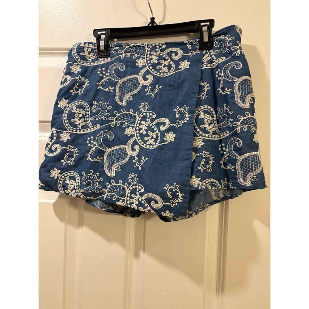 La Lavon Blue And Ivory Embroidered Skort, Medium